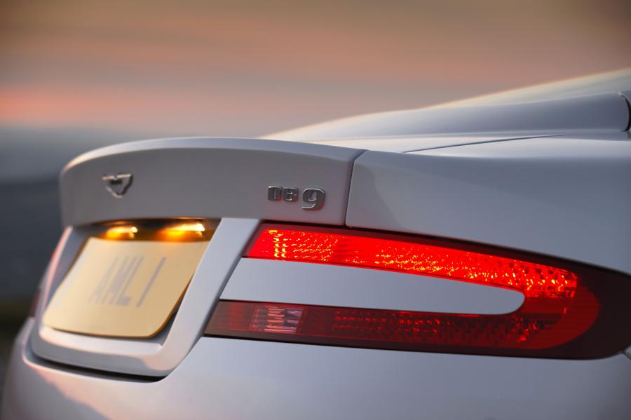 Детали экстерьера Aston Martin DB9 2010 года  (WW) (фото 9 из 17)